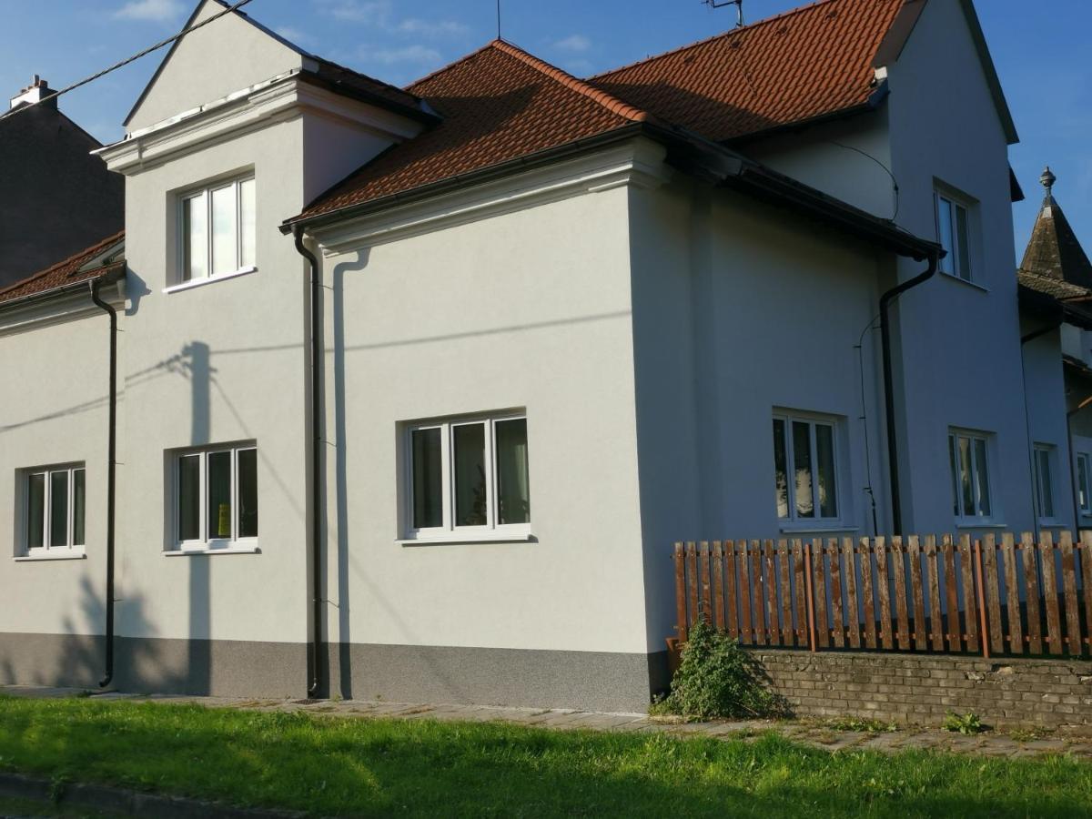Apartmany Za Sakurou Hodonin Exterior photo